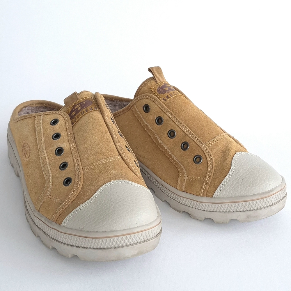 Sketchers Roadies Cozy Goes slip-on shoes in Wheat/Tan Suede